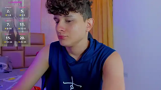 Snapshot of Nathan_Bluee chatting on 12.22.24 Nathan Bluee online show from 12.22.24