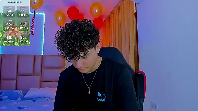 Snapshot of Nathan_Bluee chatting on 03.20.25 Nathan Bluee online show from 03.20.25