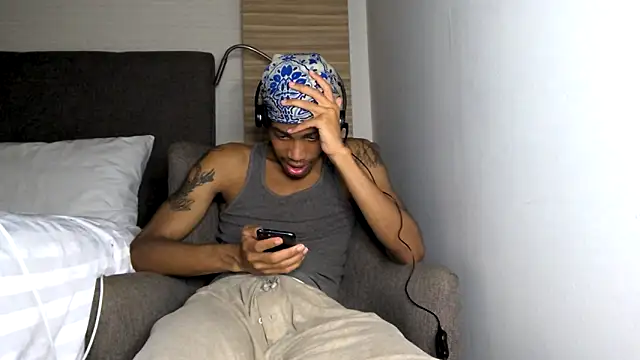 Snapshot of Skinnyblackman chatting on 04.28.26 Skinnyblackman online show from 04.28.26
