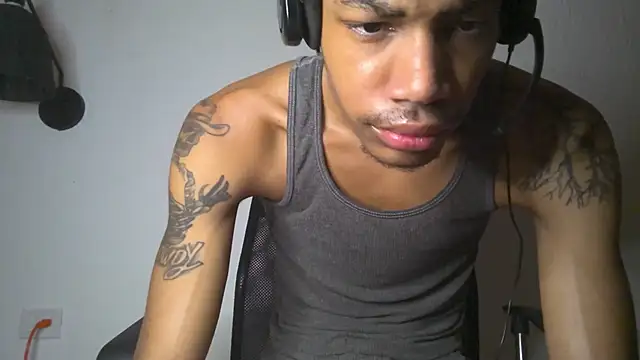 Snapshot of Skinnyblackman chatting on 07.16.26 Skinnyblackman online show from 07.16.26