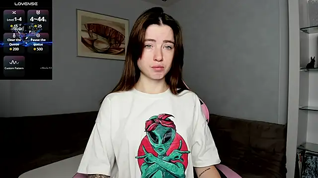 Snapshot of Luxuryalma chatting on 10.02.25 Luxuryalma online show from 10.02.25