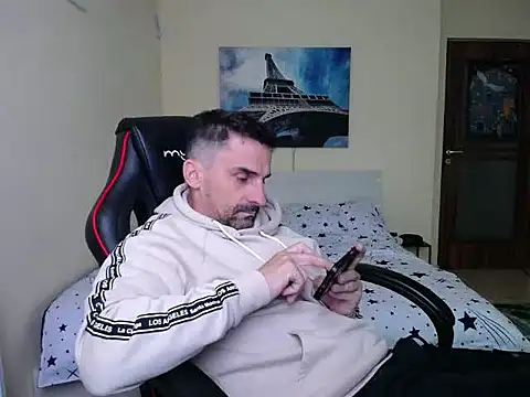 Snapshot of amydamarw chatting on 04.01.26 amydamarw online show from 04.01.26