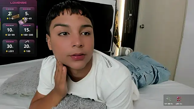 Snapshot of Seductivo_jr chatting on 10.06.25 Seductivo jr online show from 10.06.25