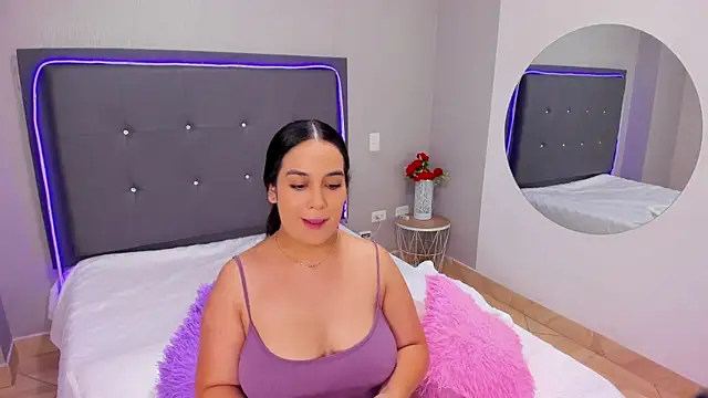 Snapshot of emma_lye chatting on 01.22.25 emma lye online show from 01.22.25