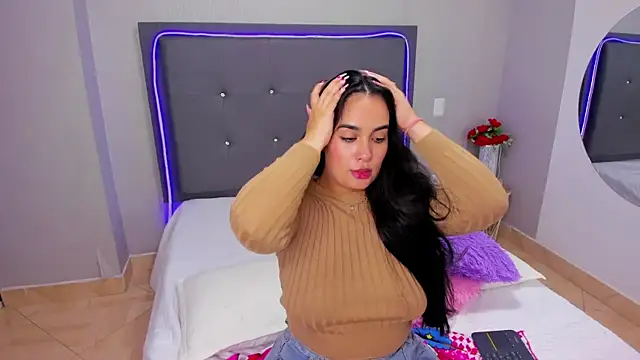 Snapshot of emma_lye chatting on 02.01.25 emma lye online show from 02.01.25