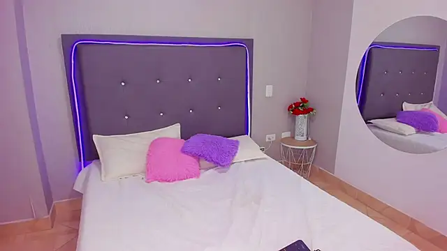 Snapshot of emma_lye chatting on 02.02.25 emma lye online show from 02.02.25