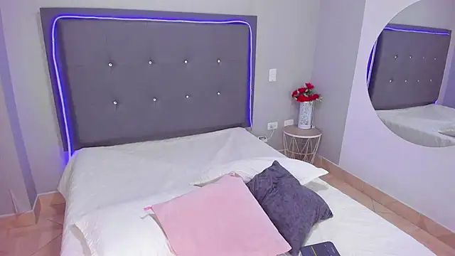 Snapshot of emma_lye chatting on 02.08.25 emma lye online show from 02.08.25