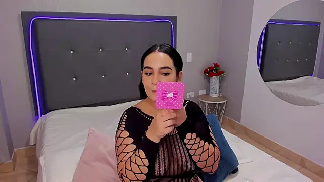 Snapshot of emma_lye chatting on 02.09.25 emma lye online show from 02.09.25