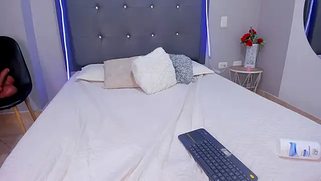 Snapshot of emma_lye chatting on 03.14.25 emma lye online show from 03.14.25