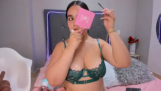 Snapshot of emma_lye chatting on 09.26.25 emma lye online show from 09.26.25