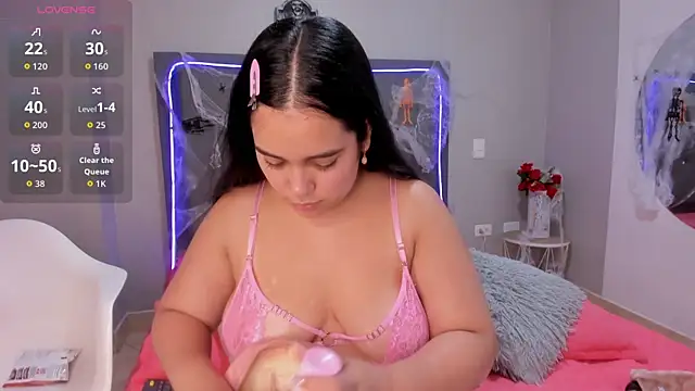 Snapshot of emma_lye chatting on 10.24.25 emma lye online show from 10.24.25