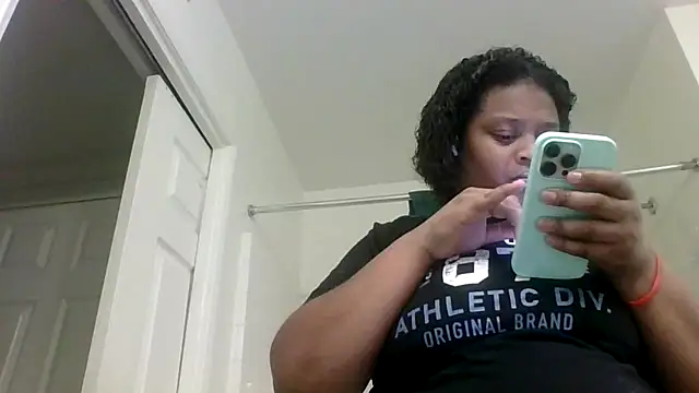 Prettynthick12 online show from 02.15.26