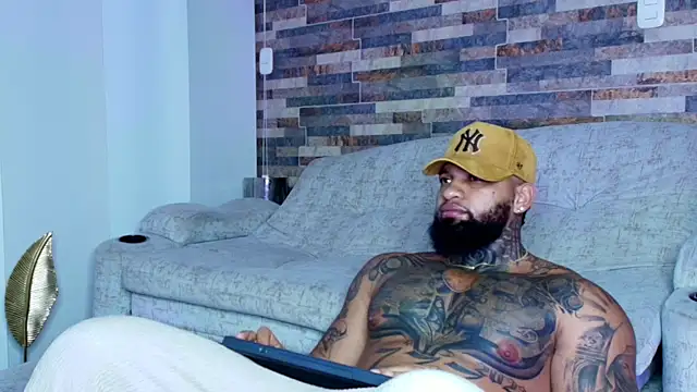 Snapshot of zaiin_diesel chatting on 10.01.25 zaiin diesel online show from 10.01.25