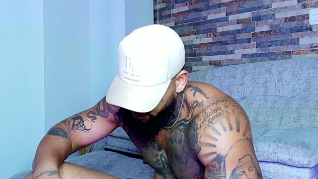 Snapshot of zaiin_diesel chatting on 10.05.25 zaiin diesel online show from 10.05.25