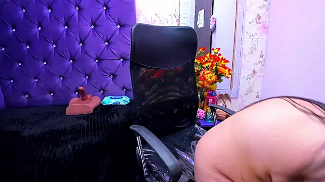 Snapshot of NaomyPrinces chatting on 06.25.26 NaomyPrinces online show from 06.25.26