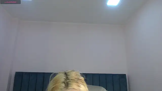 Snapshot of april_bunnyy chatting on 05.13.26 april bunnyy online show from 05.13.26