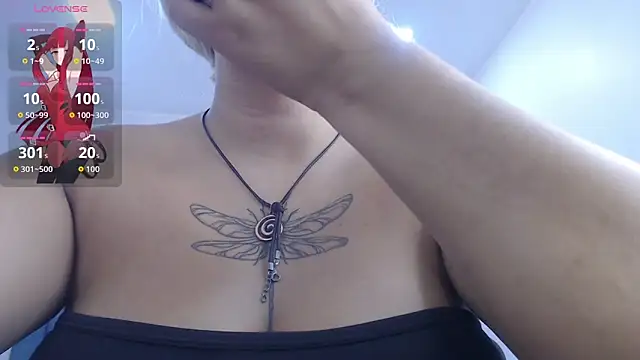 Snapshot of april_bunnyy chatting on 05.20.26 april bunnyy online show from 05.20.26