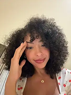 Snapshot of OSHUN_ chatting on 07.31.26 OSHUN online show from 07.31.26