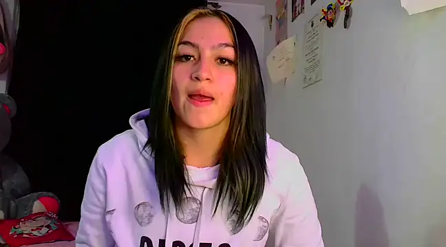 Snapshot of lucycherry__ chatting on 12.11.24 lucycherry online show from 12.11.24