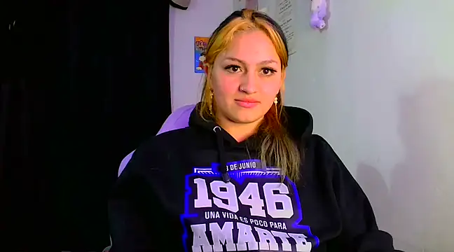Snapshot of lucycherry__ chatting on 12.31.24 lucycherry online show from 12.31.24
