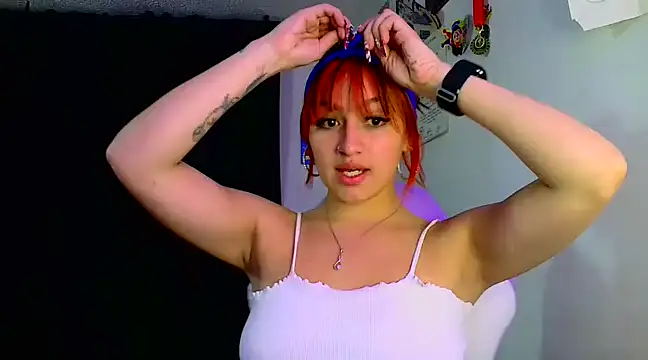 Snapshot of lucycherry__ chatting on 02.04.25 lucycherry online show from 02.04.25