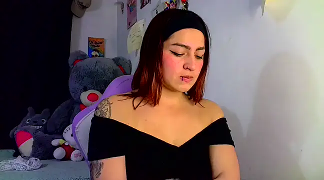 Snapshot of lucycherry__ chatting on 03.11.25 lucycherry online show from 03.11.25
