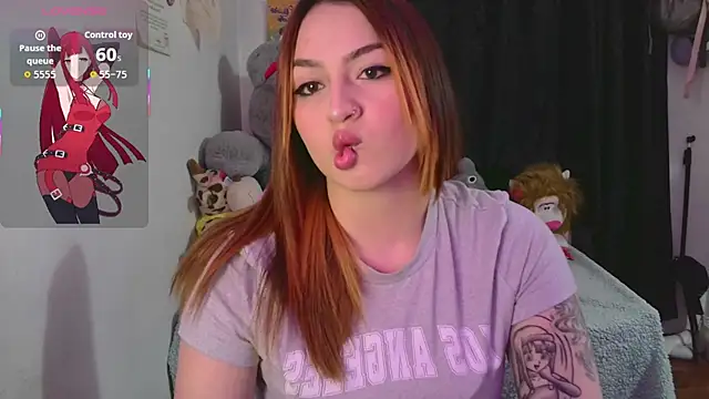 Snapshot of lucycherry__ chatting on 09.11.25 lucycherry online show from 09.11.25