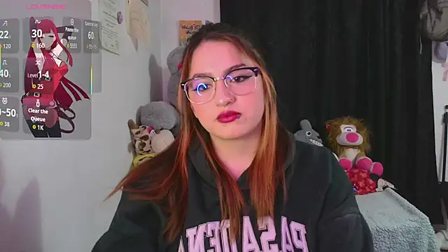 Snapshot of lucycherry__ chatting on 09.17.25 lucycherry online show from 09.17.25