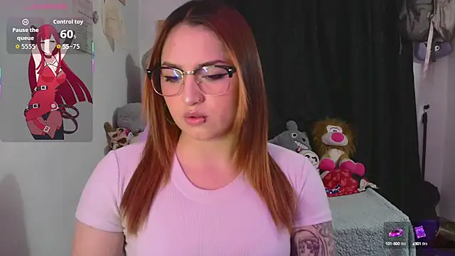 Snapshot of lucycherry__ chatting on 09.19.25 lucycherry online show from 09.19.25