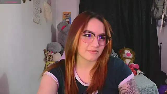 Snapshot of lucycherry__ chatting on 09.24.25 lucycherry online show from 09.24.25