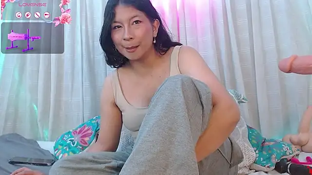 Snapshot of zoewilliams2 chatting on 12.14.25 zoewilliams2 online show from 12.14.25