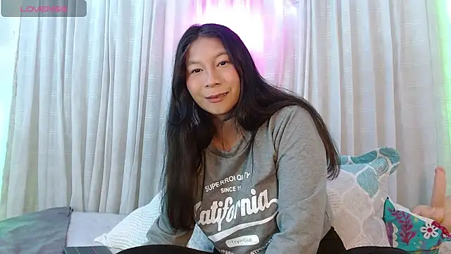 Snapshot of zoewilliams2 chatting on 12.21.25 zoewilliams2 online show from 12.21.25