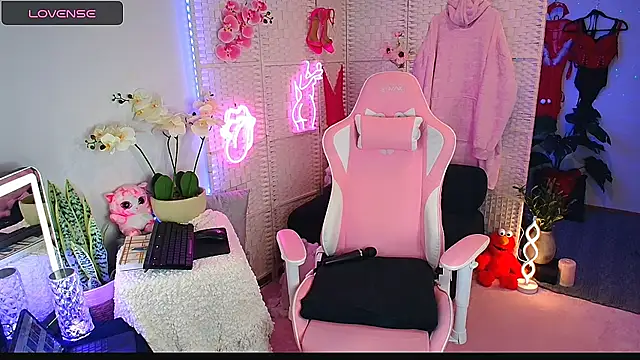 EllieKarrX online show from 03.13.25