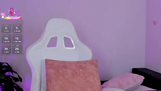 Snapshot of EmilyRive chatting on 10.27.25 EmilyRive online show from 10.27.25