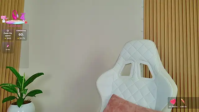 Snapshot of EmilyRive chatting on 11.13.25 EmilyRive online show from 11.13.25