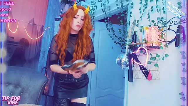 Snapshot of Toxic_Ellies chatting on 12.29.24 Toxic Ellies online show from 12.29.24