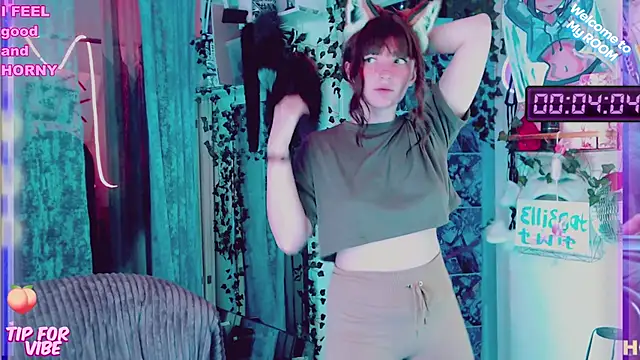 Snapshot of Toxic_Ellies chatting on 02.02.25 Toxic Ellies online show from 02.02.25