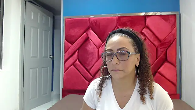 Snapshot of EvaMills1 chatting on 02.12.25 EvaMills1 online show from 02.12.25