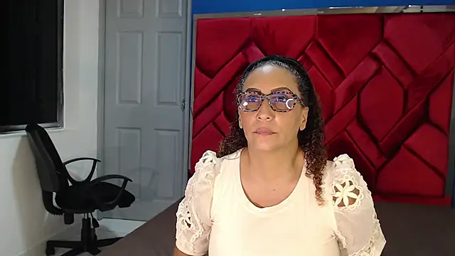 Snapshot of EvaMills1 chatting on 02.18.25 EvaMills1 online show from 02.18.25