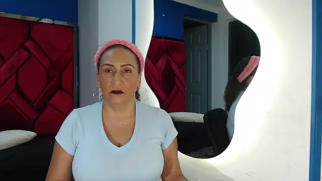 Snapshot of EvaMills1 chatting on 02.26.25 EvaMills1 online show from 02.26.25