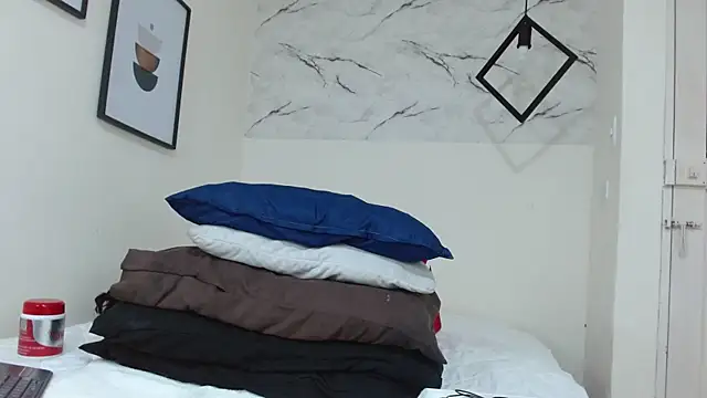 EvaMills1 online show from 11.10.25