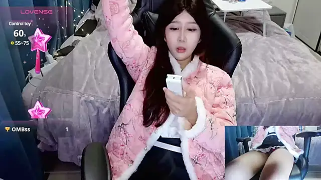 Snapshot of Angelababy001 chatting on 12.12.24 Angelababy001 online show from 12.12.24