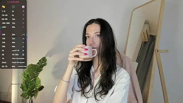 Snapshot of Ketty_Belly chatting on 10.09.25 Ketty Belly online show from 10.09.25