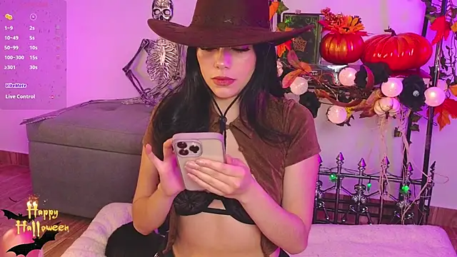 Soffimoon  online show from 10.18.25