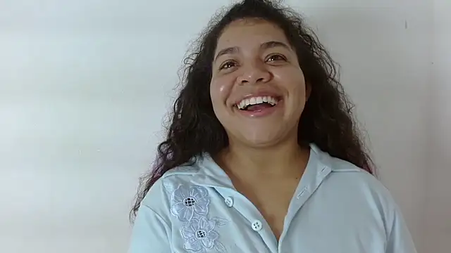 yulissa18 online show from 01.22.25