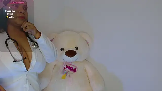 Snapshot of yulissa18 chatting on 10.31.25 yulissa18 online show from 10.31.25