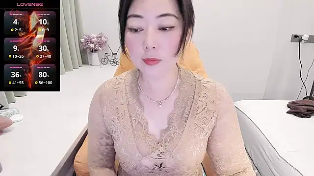 Snapshot of Crystal_Wings chatting on 12.02.25 Crystal Wings online show from 12.02.25