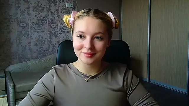 Snapshot of Milka_kiss_ chatting on 05.16.26 Milka kiss online show from 05.16.26