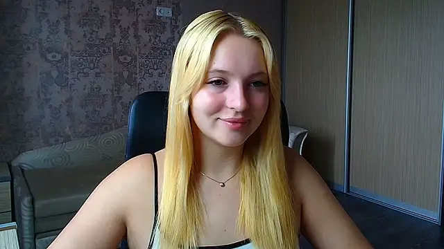 Snapshot of Milka_kiss_ chatting on 06.15.26 Milka kiss online show from 06.15.26