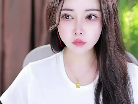 Qiaoqiao  online show from 01.30.25